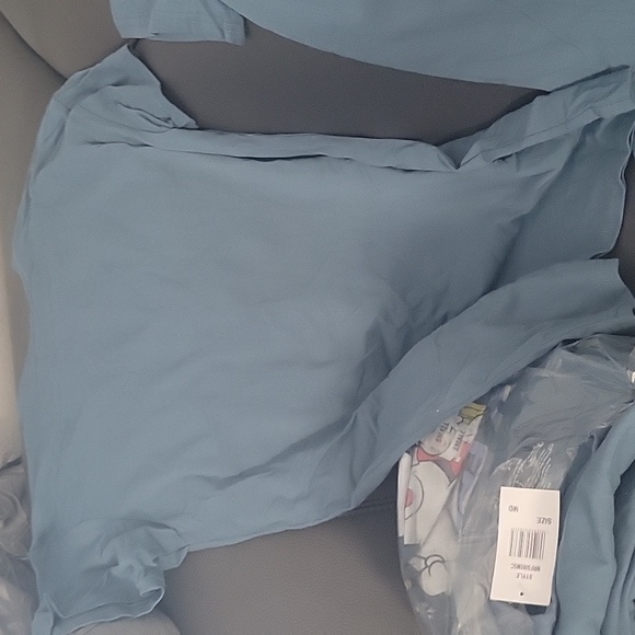 T shirts - Picture 2 of 3